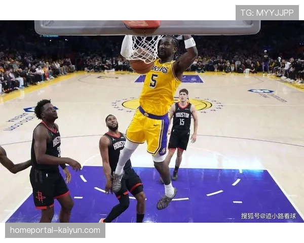 艾顿10投8中高效19+11 湖人中锋内线统治力尽显